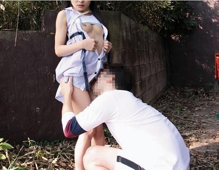 ［野外］真剣な眼差しで快楽スポットを追求し満足のいくイキを堪能させちゃう可愛い子