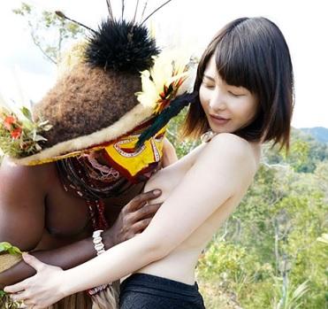［黒人］脚がセクシー！バックで突かれ乱れるそのお尻もエロい姿！やめられない止まらないデカパイ女
