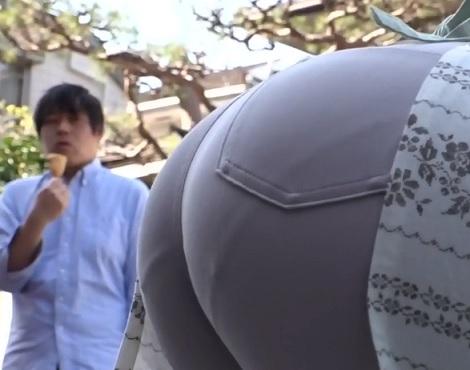 ［イラマチオ］勃起畜男に逆らうことができずされるがままになって絶頂を迎えてしまう女性