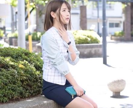 ［美少女］完全に火照った全身を自在に捩らせて大量のエキス出るまでプレイをするスケベ社員
