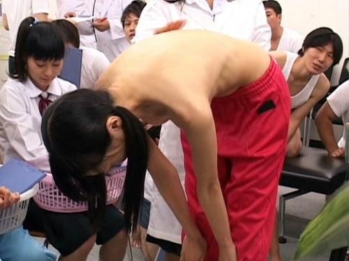［フェラ］プロ級のご奉仕痴女プレイを披露して大量発射へと誘導してしまう美娘