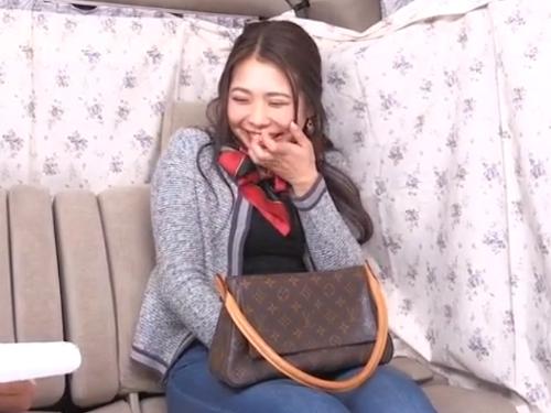 【セレブ人妻ナンパ❤素人】スキニージーンズ越しのむっちりお尻がエロい奥様に謝礼渡し下着チェックと称し悪戯バイブ責めしたら…
