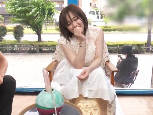 【MM号カップルナンパ❤素人】色白巨乳な可愛い彼女を高額謝礼で釣り激ピスマシンバイブ体験させたらポルチオイキして潮吹き…