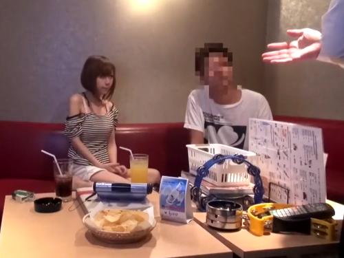 【カラオケBOXレイプ❤素人】エッチしてるカップルの部屋へ監視カメラで見てた店員が突撃…彼氏を事務所へ連行した隙に彼女を…