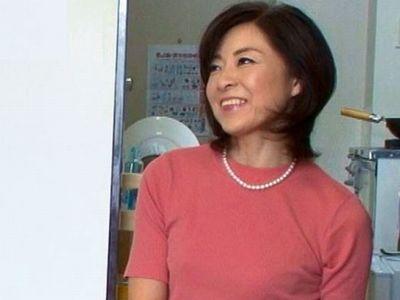 【熟女】おばさんレンタルの50代美魔女美女人妻を盗撮隠し撮り！浮気妻の色白ボディに生ハメ中出しするエロ不倫セックス！
