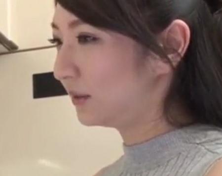 ［手コキ］ これぞ絶品な抱き心地の抜群のボディを開放し鬼ピストンの餌食でイキ続ける美乳妻