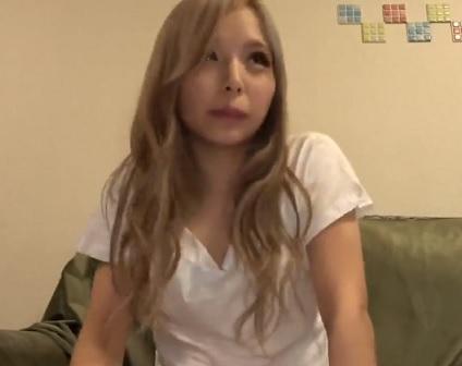 ［女子大生］突き刺される昇降で揺れ動く柔軟バスト！全力で破廉恥ボディを堪能される女子大生