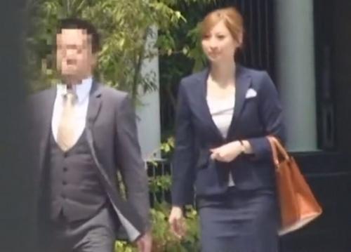 ［バック×ギャル］強引なハードな責めの最中にも勝手にマン汁が垂れてきて挿入されてしまう女性