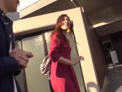 ［人妻］愛液に溢れた熱い膣におちん〇ををお迎えしてエロな表情で満足イキする主婦