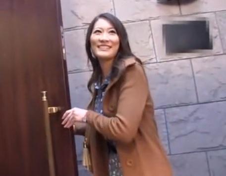 ［寝取られ］ハリのあるお乳がプルンプルンのカラダをいっぱい貪られてしまう美乳妻