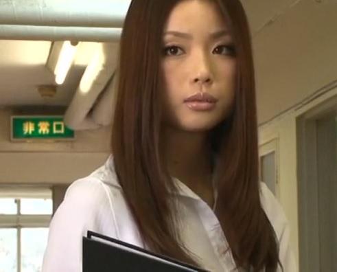 ［巨乳］激しく抱かれ、感度が徐々に高まり、何度も身もだえプルイキで果てる美人教師