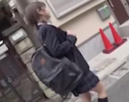 ［エレベーター］平凡な日常からどん底に落とされる！無理やりすぎる性行為に身体くねらせる女子校生