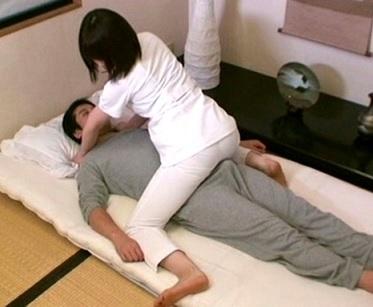 ［AV］男の性感帯を熟知し、澄んだ瞳で見つめ快楽の求めに応え没頭SEXに突入した美女