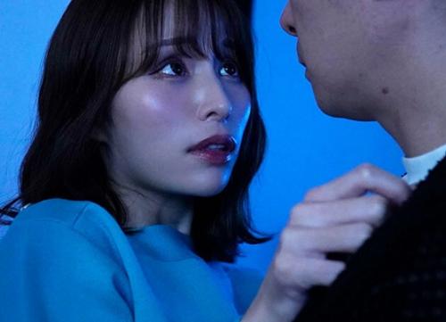［NTR］我慢し続けた欲望を解き放ち、乱れ、満足で美乳を揺らし鬼イキをする美人妻
