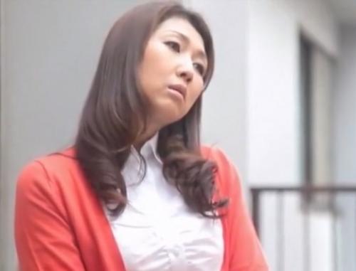 ［NTR］手技は男を翻弄し、包み込み、快楽の虜にしていき、ちん〇をバカにさせちゃう美乳妻