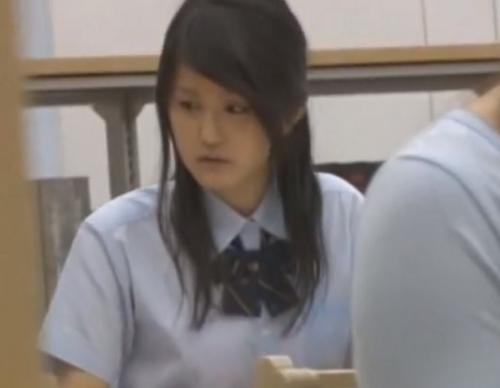 ［AV］心が少し緩んだ瞬間にアソコが濡れてきた事がわかって弄ばれる女子学生