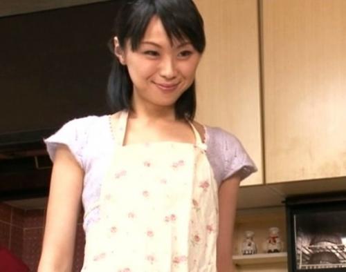 ［中出し］息も荒く粘着してくる男の膨らんだアソコにビクビクしながらも鬼ピスで悶絶してしまう美熟女