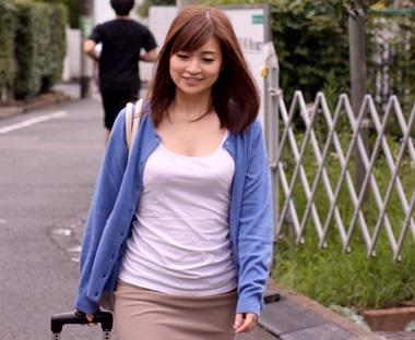 ［フェラ］三ツ星のエロテクで興奮度マックスにさせてからまん〇へお迎えをする美人妻
