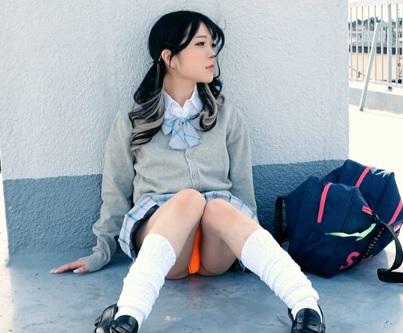［ベロチュー］乱暴なピストンに反応し、いつの間にか敏感なアソコの感覚が急上昇する美少女