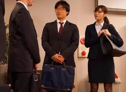 ［フェラ］我慢しきれない堅いちんちんを弄りたっぷりザーメンを搾り取りとろうとする美人社員