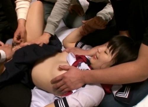 ［美少女］興奮し切った男根に突き上げられ抵抗もできずただ狩られるままにされるお嬢ちゃん