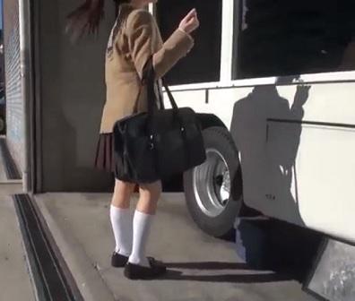 ［マッサージ］段階を踏んだ前戯でじっくり高めていき激しいピストンへと誘っていくお嬢ちゃん