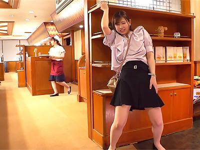 巨乳ちゃんにローター仕込んだよ！ガンガン至る所で感じてるからエッチもしちゃったｗオナサポ必至ｗ