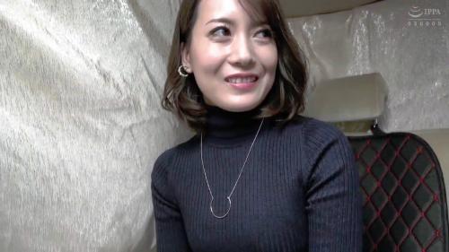 お淑やかな雰囲気なのにイジられると淫らに発情してしまい硬く勃起した極太チンポをおねだりするセレブ人妻ｗエロすぎるっしょｗ