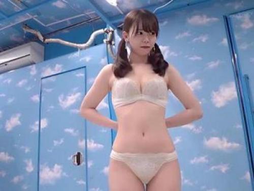 [モニタリング]Hしたらダメ！妹友達とMM号で二人きり『絶対に内緒ですよ？』ロリ美少女とイケナイ関係に[素人ナンパ]
