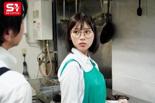 【地味女子×痴女】無口で大人しいバイト女子が酔っぱらったらチンポくれくれ絶倫女に豹変し精子を搾り取られる！