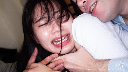 【人妻×レイプ】旦那に恨みを持った野蛮な男達に捕まってしまった美人妻が拉致られ無理やり犯される！