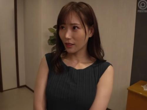 【人妻】夫の部下が家に来て…欲求不満だった奥さんは若い男に発情→こっそり不倫セックスしてしまう！？