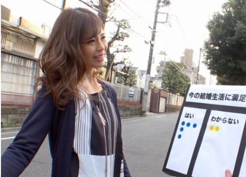 【人妻ナンパ】美巨乳おっぱいのパイパン美熟女に中出し！不倫セックスで喘ぐエロい美人を他人棒で激ピストン【素人ナンパ】