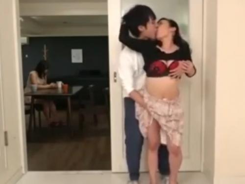 【美原すみれNTR】嫁の近くでする義母とのスリル満点の不倫SEX！加速し止められない二人の肉欲！