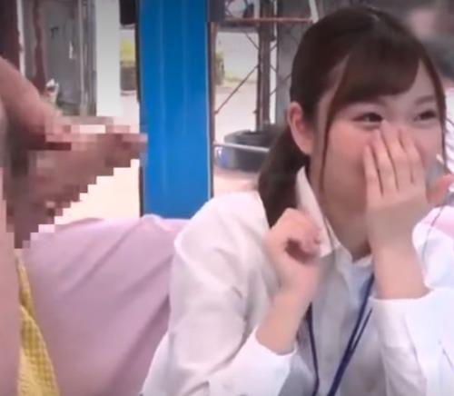 【MM号】金欠女子大生がエロゲームに挑戦！最初はチンコ見るのを恥ずかしがっていたのに…車内でズコバコ