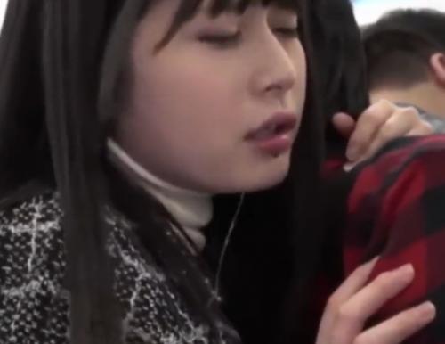 満員電車でディープキスで感じまくりのお姉さん！本能赴くままハメハメしちゃう！