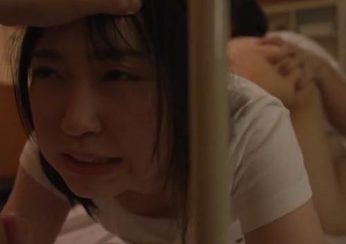 【拘束レイプ】女教師を男子生徒達がベッドに縛り付け容赦無くピストン中出し連続SEX！小栗みゆ