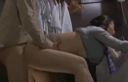 【ヘンリー塚本×江波りゅう】「昭和のエロドラマ」男と女がクリーニング屋で熱く激しく交じり合う！