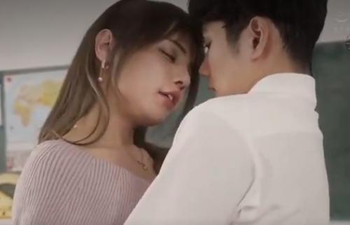 ニューハーフの美人な先生とセックスしてしまうｗｗｗ