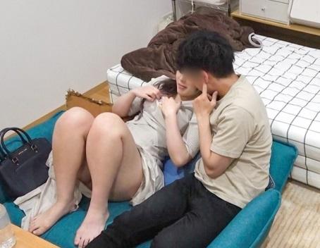 クラブ通いの巨乳ちゃん！家に連れ込んだら彼女のように甘えてくるのが可愛くてムチムチボディを思う存分堪能！！