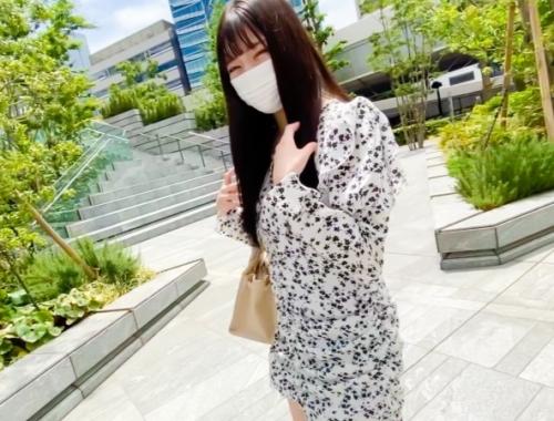黒髪ロングで丈の短いスカートから美脚がスラりと見える王道美少女！正常位→騎乗→バックと色々な体位でハメまくる！