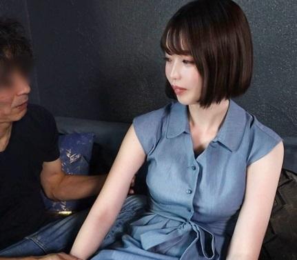 『夫の転勤でこっちに来たはいいけど友達いないし暇で…』との事。大人しめな雰囲気からは想像できない豹変っぷりでイキまくる！