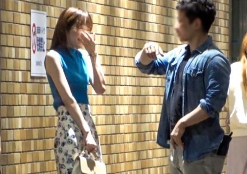 笑顔がかわいらしい、まりさん(30歳)。じつは結婚3年目という人妻！たまには私も責められたい！と不満をポロリｗｗ