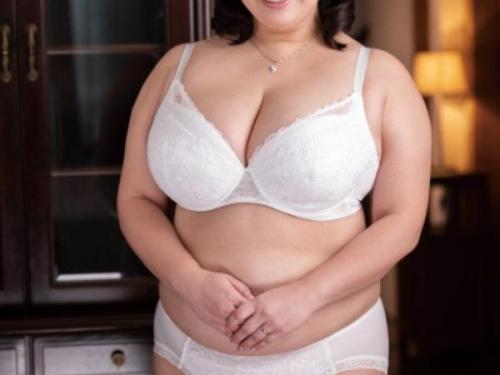 [ぽっちゃり熟女]欲求不満な爆乳おばさんが風呂場でオナニー！息子とのセックスを思い出しながら…