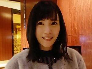 「撮られ慣れてないので…」おしとやかな雰囲気のアラサー美女がチ●ポを前に豹変！！意外に下品なフェラチオから、さらに…