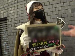 【素人ナンパ】マスク取ってもやっぱり可愛かった！！コスプレ姿の美少女ガルバ店員の華奢なカラダをいただきます！！