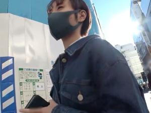 【素人ナンパ】「声のお仕事です…」平日昼間にふらふらしていたボーイッシュなお姉さんを捕獲→スレンダー美乳ボディがあらわに