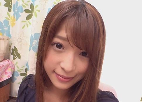 愛液汁まみれで膣をグリグリかき回しイキまくる！おま○こが限界まで拡がる感覚が痺れるくらいに気持ちいい！