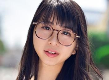 全裸にしてアソコを触るとビックリするくらい感じて喘ぎまくり。クンニ、フェラ、フルコースセックスで清純女を淫乱に変身！