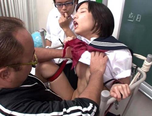 湊莉久｜拘束×調教｜男ばかりの工業高校に入学した女生徒が、担任と童貞生徒に寄ってたかって肉便器強姦され・・・